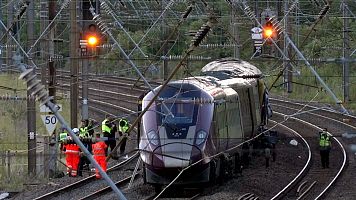 Al menos un muerto y decenas de heridos en un choque de dos trenes cerca de Bedford, en el centro de Inglaterra