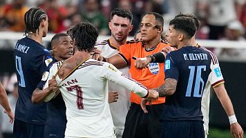 Spain_Uruguay_WCup_Soccer_9525_