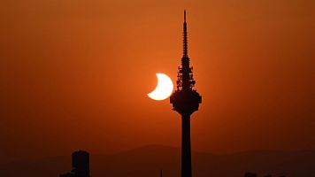 La Luna descubre el Sol tras Torrespa�a, en los �ltimos instantes del eclipse solar