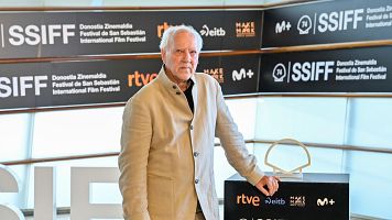 EuropaPress_7783893_director_guionista_productor_actor_werner_herzog_posa_medios_antes_recibir (1)