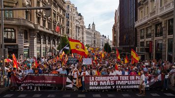 EuropaPress_7801365_cientos_personas_portan_pancarta_lema_corrupcion_tiene_precio_no_mas_impunidad