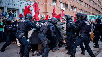 Cargas policiales durante una manifestaci�n en el campus de Ciudad Universitaria