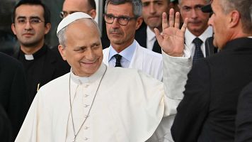 El papa abandona el hospital tras ser operado de c�ncer de pulm�n
