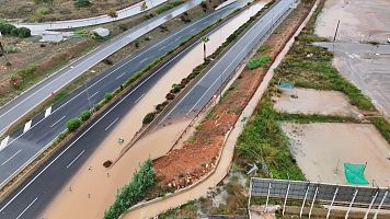 Carretera de acceso al aeropuerto de Ibiza inundada por la dana Adam