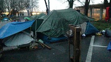 Cinco continentes - En casa de nadie. Vivir sin derecho a nada en Italia