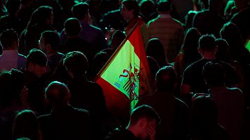 Simpatizantes deVoxen la Plaza Margaret Thatcher, en Madrid, en la noche electoral del 28A