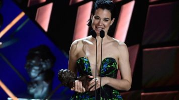 Laia Costa con el Goya a la mejor actriz por 'Cinco lobitos'
