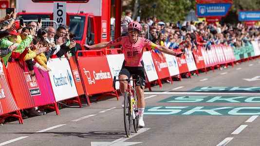 Kristen Faulkner gana en la cuarta etapa de la Vuelta femenina 2024 con final en Zaragoza