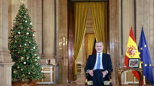 El rey Felipe VI, en el Saln de Columnas del Palacio Real, durante su tradicional mensaje navideo