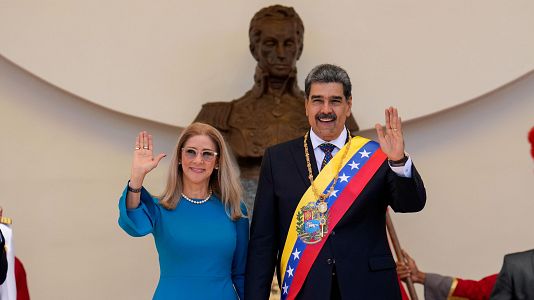 Nicol�s Maduro y su mujer, Cilia Flores, durante la toma de posesi�n como presidente de Venezuela.