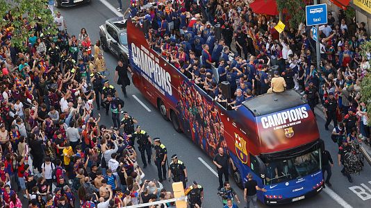 Rúa de celebración del Barcelona | mejores momentos