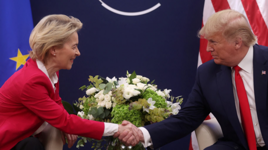Trump acepta la propuesta de Von der Leyen de extender las negociaciones sobre los aranceles hasta el 9 de julio