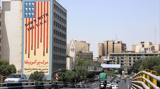 Mural antiestadounidense en Tehern tras los ataques estadounidenses contra Irn