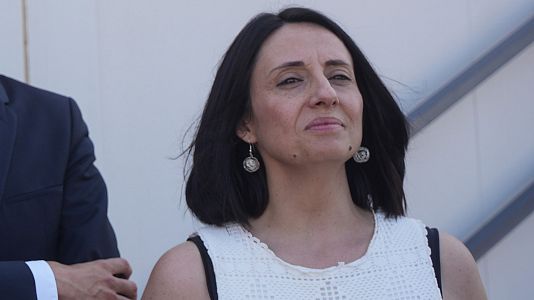 El ministro de Industria, Jordi Hereu (2i), atiende a los medios junto a la secretaria de estado de Industria, Rebeca Torr (d), tras visitar las instalaciones de PowerCo, a 3 de julio de 2025, en Sagunto, Valencia, Comunidad Valenciana (Espaa). PowerCo es la filial de bateras del Grupo Volkswagen que est construyendo en Sagunto una de las mayores gigafactoras de Europa para la produccin de celdas de bateras destinadas a vehculos elctricos. Esta planta supone una inversin de ms de 3.000 millones de euros, generar ms de 3.000 empleos directos y est prevista para comenzar la produccin en 2026.
03 JULIO 2025
Jorge Gil / Europa Press
03/07/2025