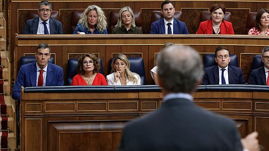 Pedro Snchez y Alberto Nez Feijo, en sesin de control al Gobierno en el Congreso