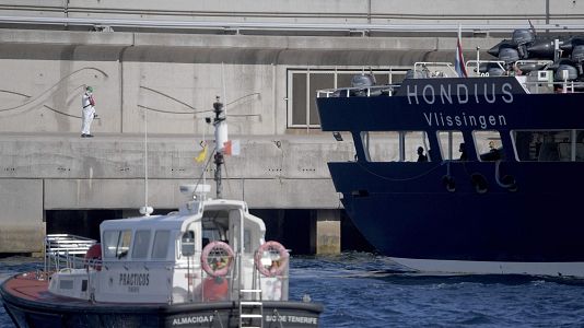 El MV Hondius atraca en el puerto de Granadilla de Abona, Tenerife, por mal tiempo