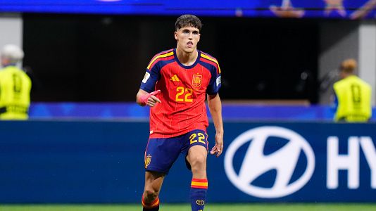 EuropaPress_7599966_pau_cubarsi_spain_controls_ball_during_fifa_world_cup_2026_group_match_spain