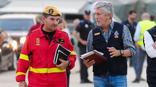 El ministro del Interior, Fernando Grande Marlaska, en el puesto de mando avanzado en Navalcarnero