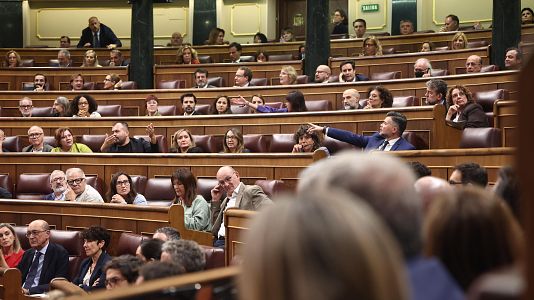 EuropaPress_7815599_personas_sindicato_inquilinas_protestan_sesion_plenaria_congreso_diputados