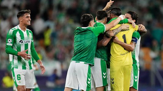 El Betis firma una remontada en Champions