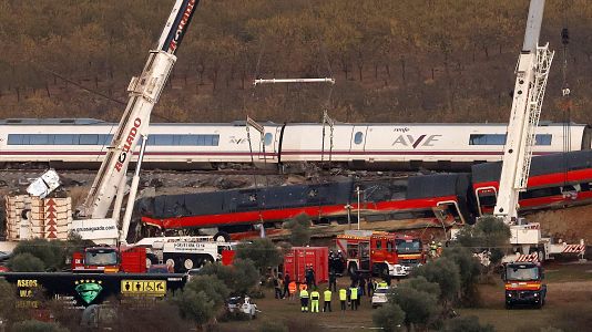 Trabajos en la zona de la tragedia ferroviaria en Urda