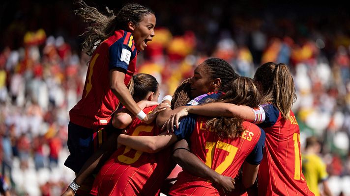 Espa�a celebra un gol contra Ucrania