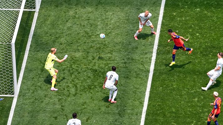 Austria_Spain_WCup_Soccer_2443_