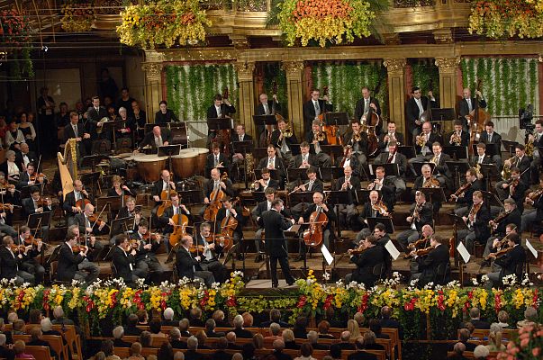 La Orquesta Filarmnica de Viena organiza el Concierto de Ao Nuevo, que se emite unos 90 pases