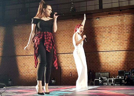 San Marino  Jessika Muscat y Jenifer Brening cantarn 'Who we are'