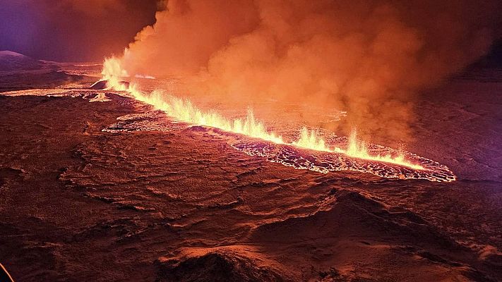 La erupcin del volcn en Islandia  la ms enrgica en los ltimos aos, pero sin riesgo de afectar al espacio areo
