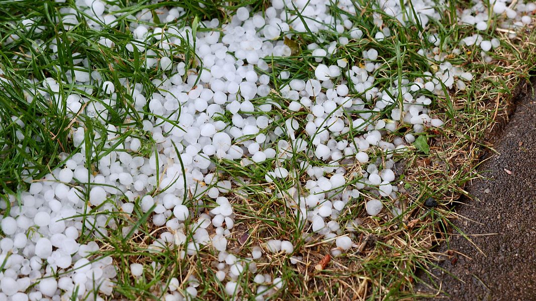 Caen 23.500 rayos en la Pen�nsula y tormentas que dejan monta�as de granizo en algunas comunidades