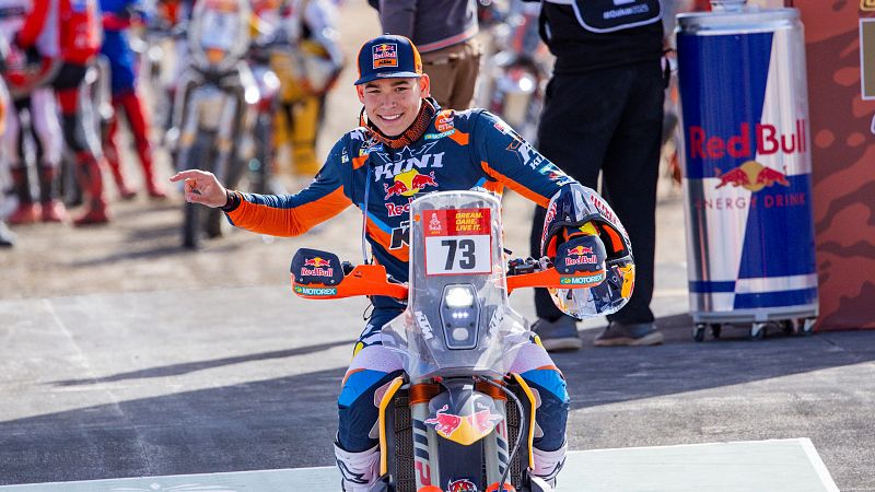 Edgar Canet (KTM) celebra su victoria en la pr�logo del Dakar 2025 en la categor�a Rally 2