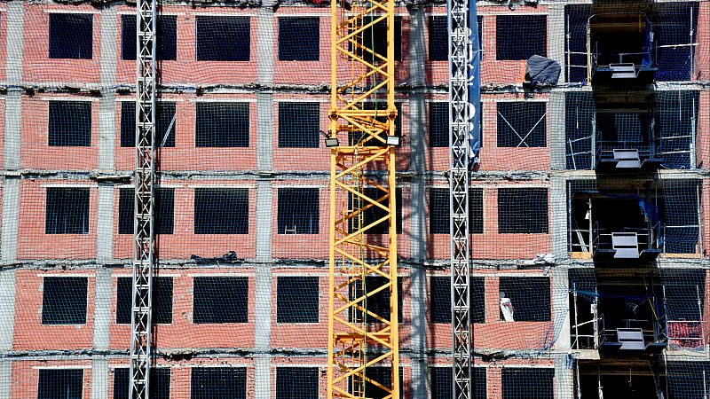 Un edificio de viviendas en construccin