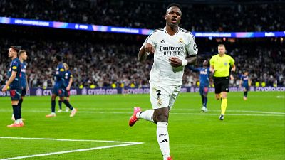 Vinicius celebra uno de goles ante el RB Salzburgo