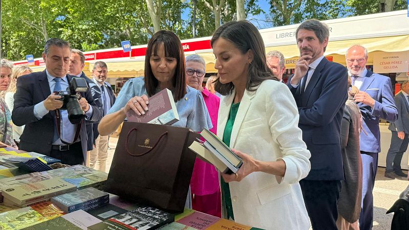 Letizia en la Feria del Libro