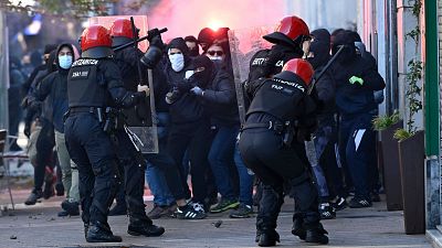 Incidentes y varios detenidos en Vitoria durante una concentracin de Falange