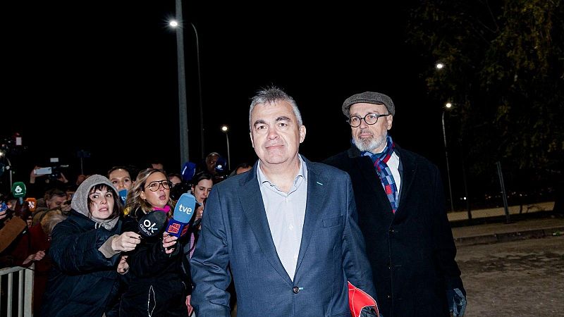 EuropaPress 7111802 exsecretario organizacion psoe santos cerdan junto abogado jacobo teijelo salida