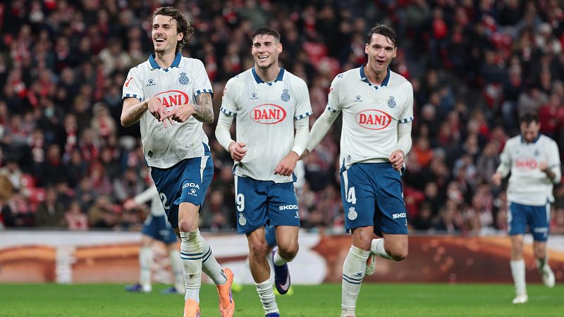 Carlos Romero celebra su gol al Athletic Club