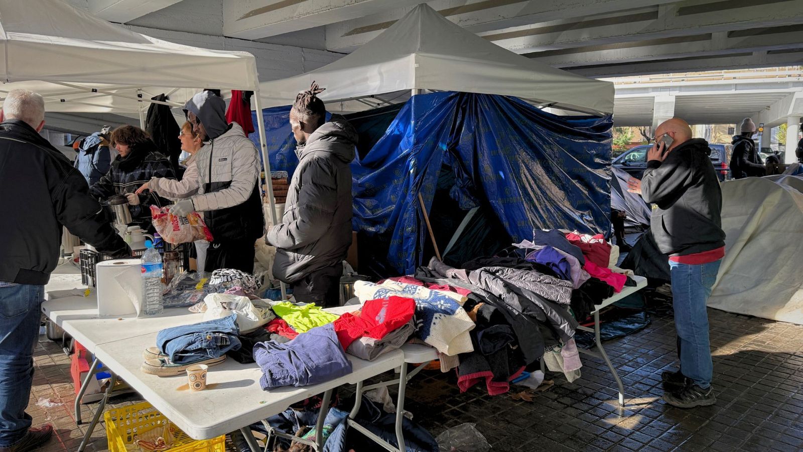 Desallotjats B9 sota el pont C-31