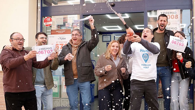 Celebraci�n del primer premio de la Loter�a del Ni�o 2026