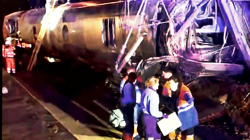 Descarrilan dos trenes en C�rdoba