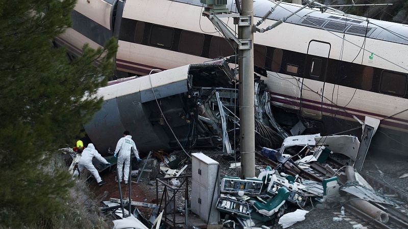2026 01 19T170056Z 1418576578 RC274JABDKX0 RTRMADP 5 SPAIN ACCIDENT TRAIN