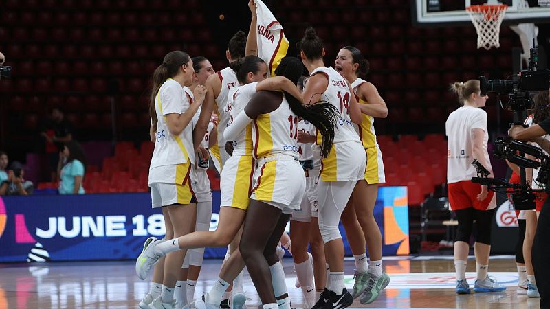 Espa�a celebra una victoria en el Eurobasket