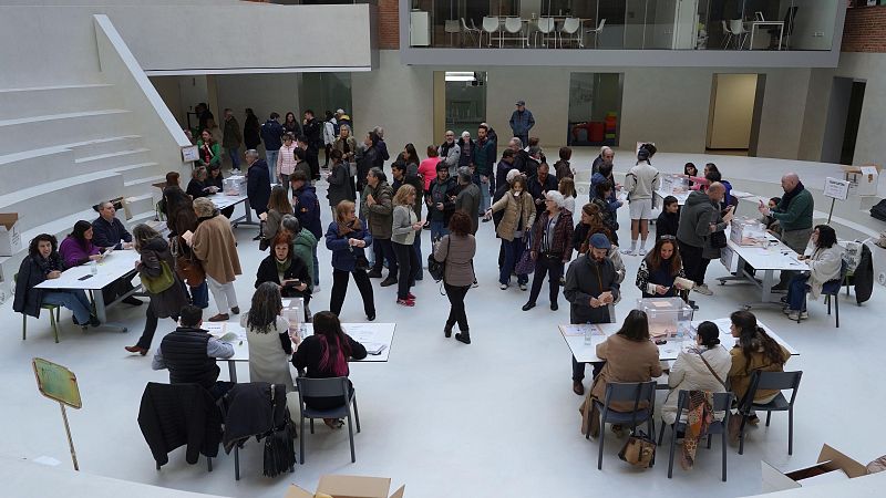 Votantes en las elecciones de Castilla y Le�n este 15 de marzo