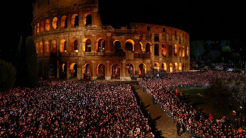 2026-04-03T192315Z_1937630789_RC2VHKA048X0_RTRMADP_5_RELIGION-EASTER-POPE-VIACRUCIS