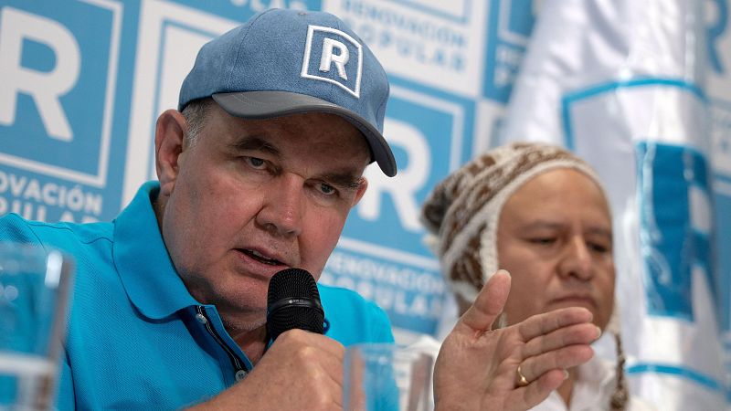 Los ultraconservadores toman la delantera en la re�ida contienda presidencial en Per�