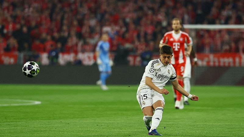 2026-04-15T190434Z_947678477_UP1EM4F1GZLC0_RTRMADP_5_SOCCER-CHAMPIONS-FCB-RMA