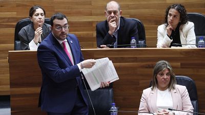 EuropaPress_7442829_presidente_principado_adrian_barbon_responde_preguntas_portavoces_parlamentarios