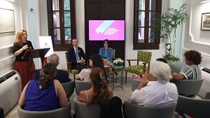 La directora del Centro Cultural de Espa�a Juan de Salazar, Laura Meza (i), junto al embajador de Espa�a en Paraguay, Javier Parrondo (2-i), y la ministra de Cultura de Paraguay, Adriana Ortiz, durante una rueda de prensa el Centro Cultural de Espa�a Juan de Salazar, en Asunci�n (Paraguay).