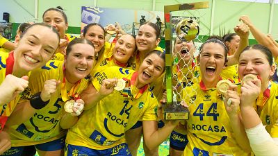 Las jugadoras del Rocasa Gran Canaria celebran el segundo t�tulo de campeonas de la Liga Guerreras Iberdrola en la historia del club